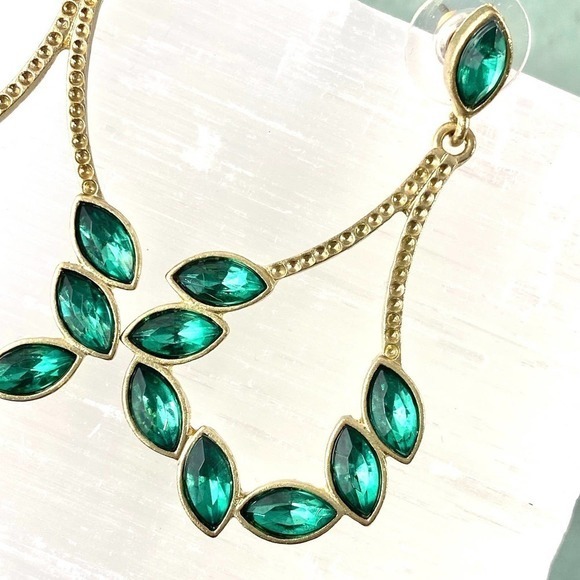 80s Vintage Green Marquise Pierced Drop Earrings - Picture 5 of 10